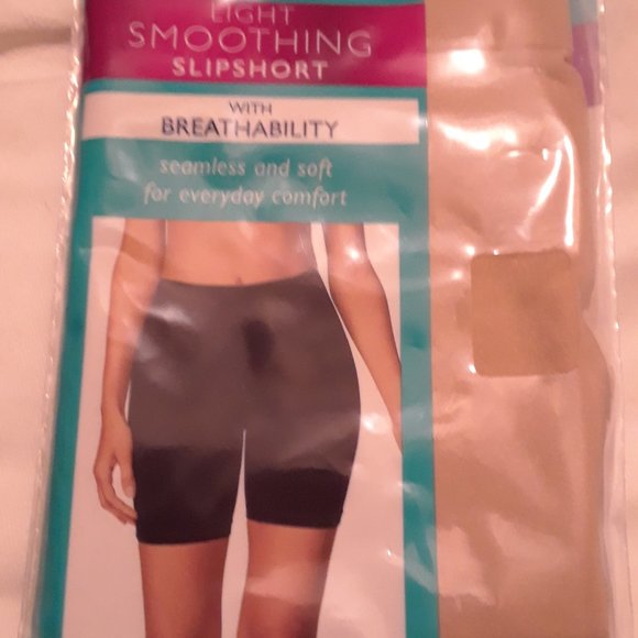 Vanity fair smoothing shorts. Size Large.  New. Great slimming shape - Picture 3 of 5